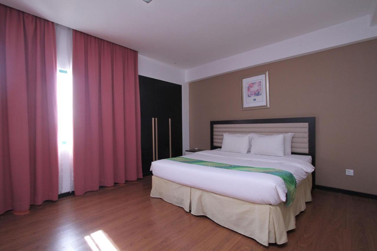 Likas Square Apartment Hotel Kota Kinabalu Kültér fotó