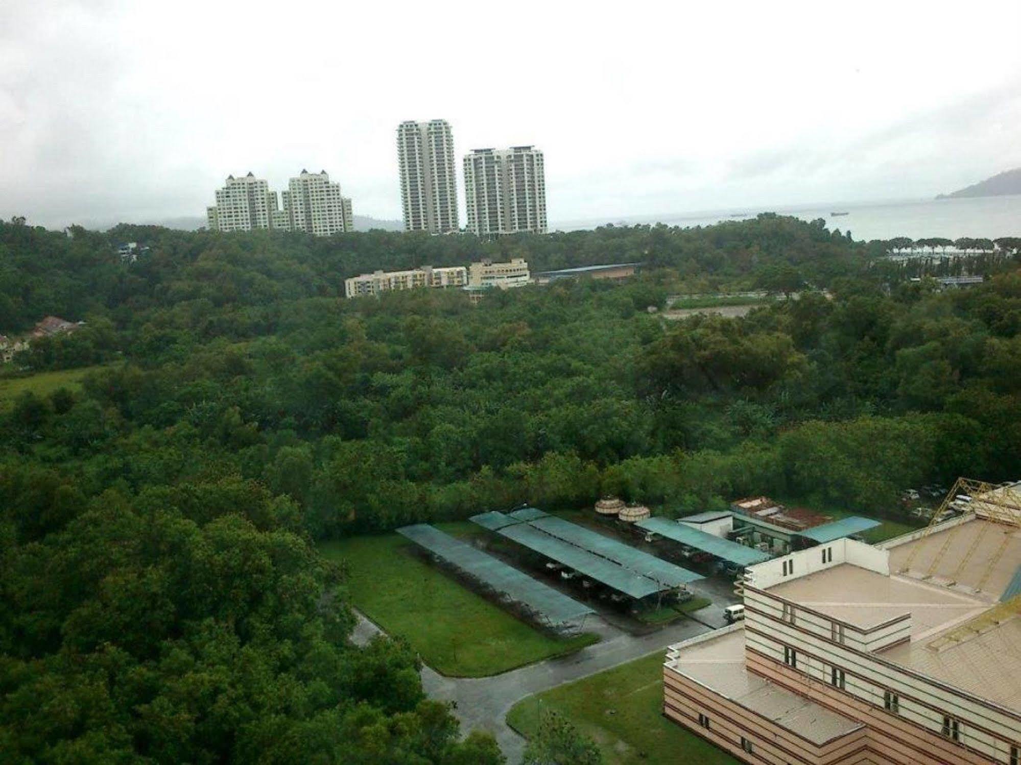 Likas Square Apartment Hotel Kota Kinabalu Kültér fotó
