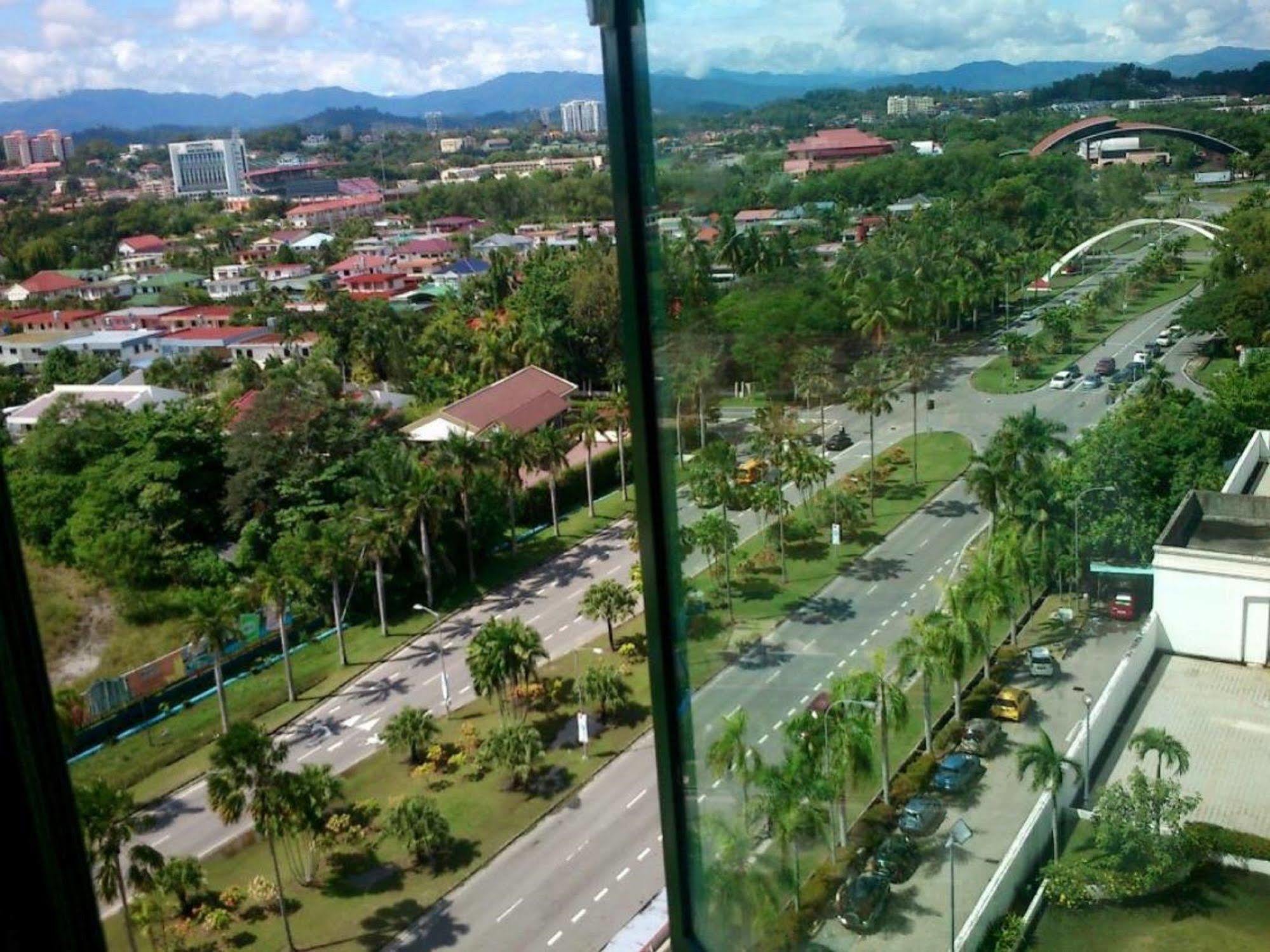Likas Square Apartment Hotel Kota Kinabalu Kültér fotó