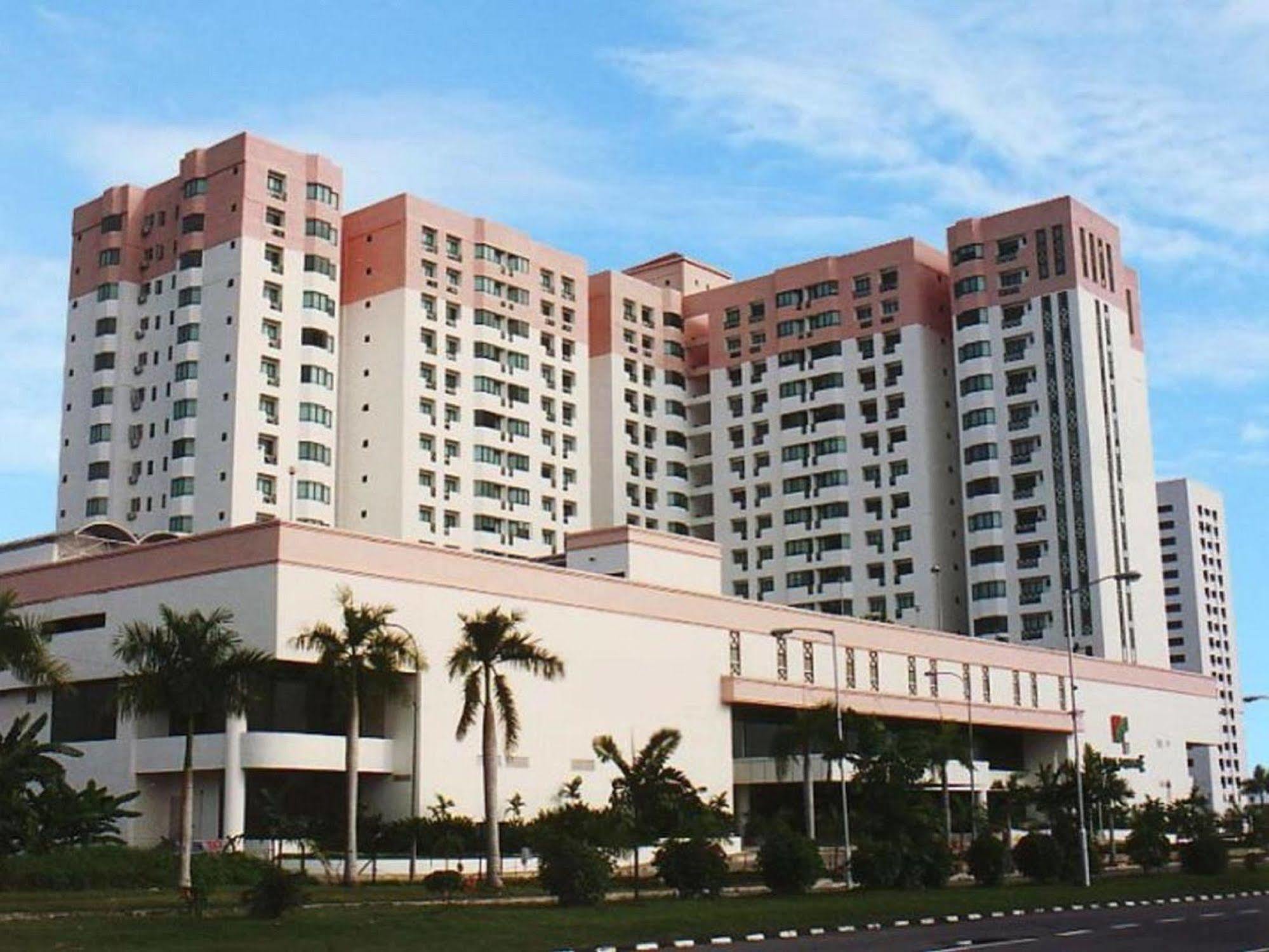 Likas Square Apartment Hotel Kota Kinabalu Kültér fotó