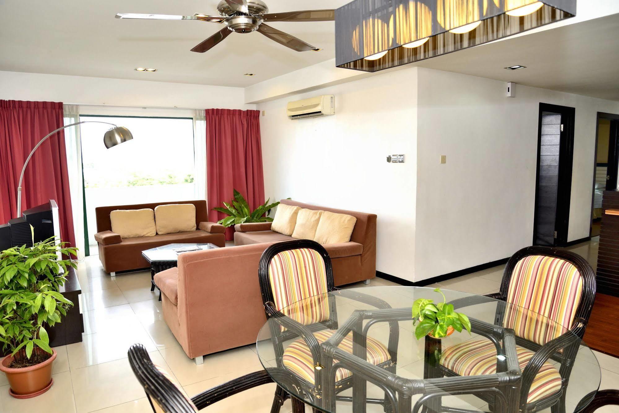 Likas Square Apartment Hotel Kota Kinabalu Kültér fotó