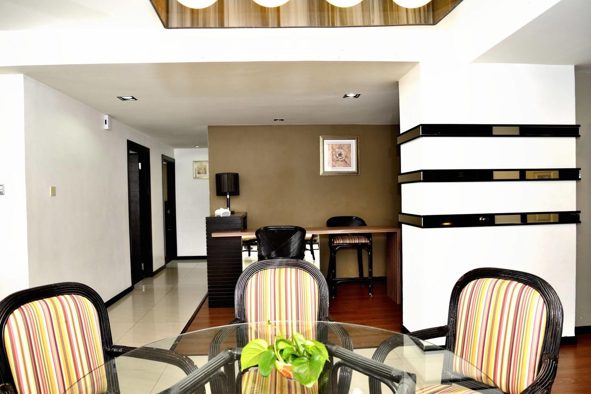 Likas Square Apartment Hotel Kota Kinabalu Kültér fotó
