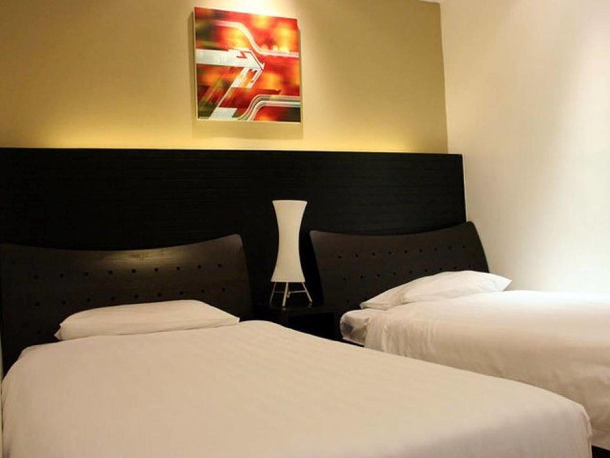 Likas Square Apartment Hotel Kota Kinabalu Kültér fotó
