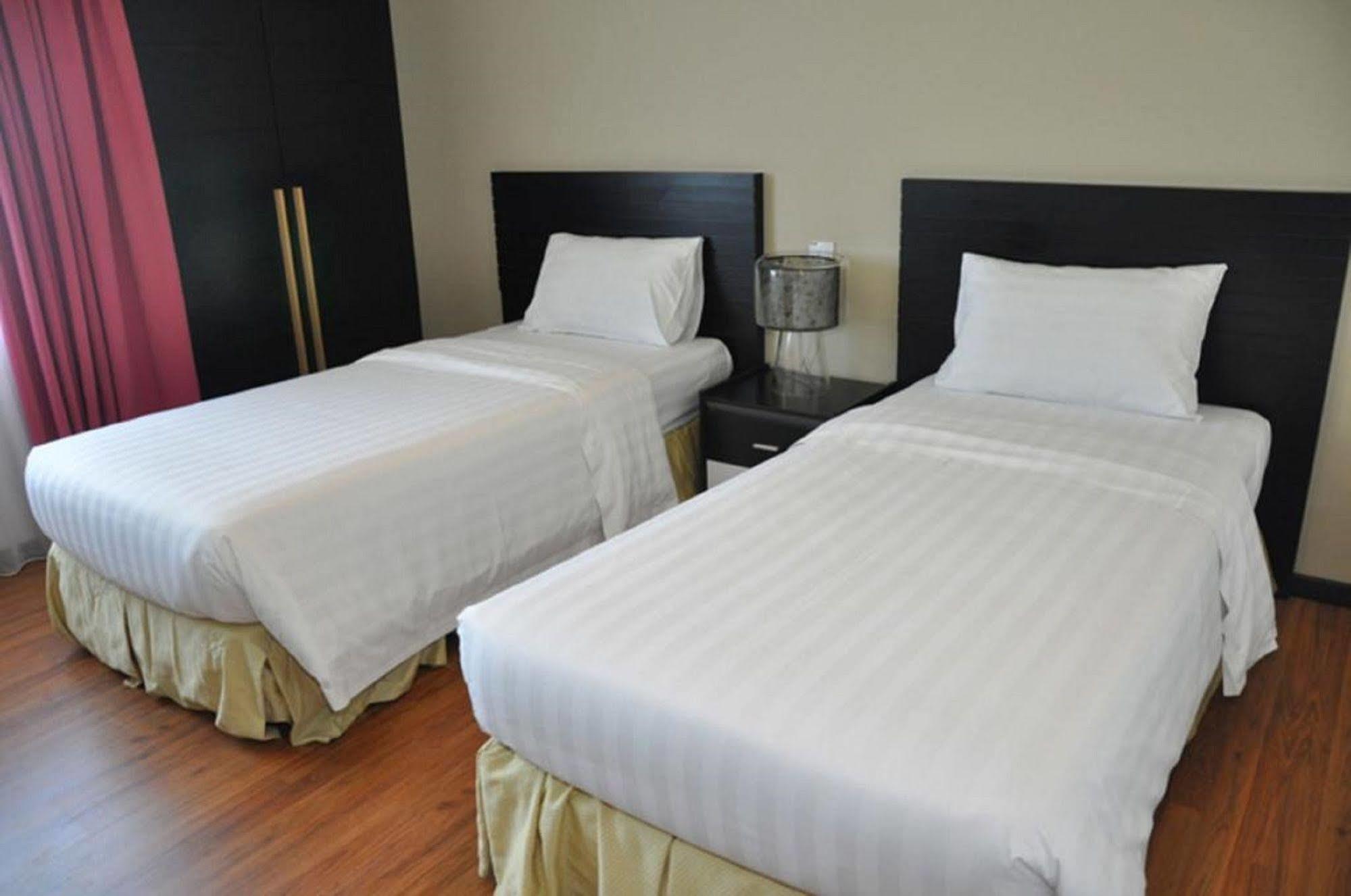 Likas Square Apartment Hotel Kota Kinabalu Kültér fotó