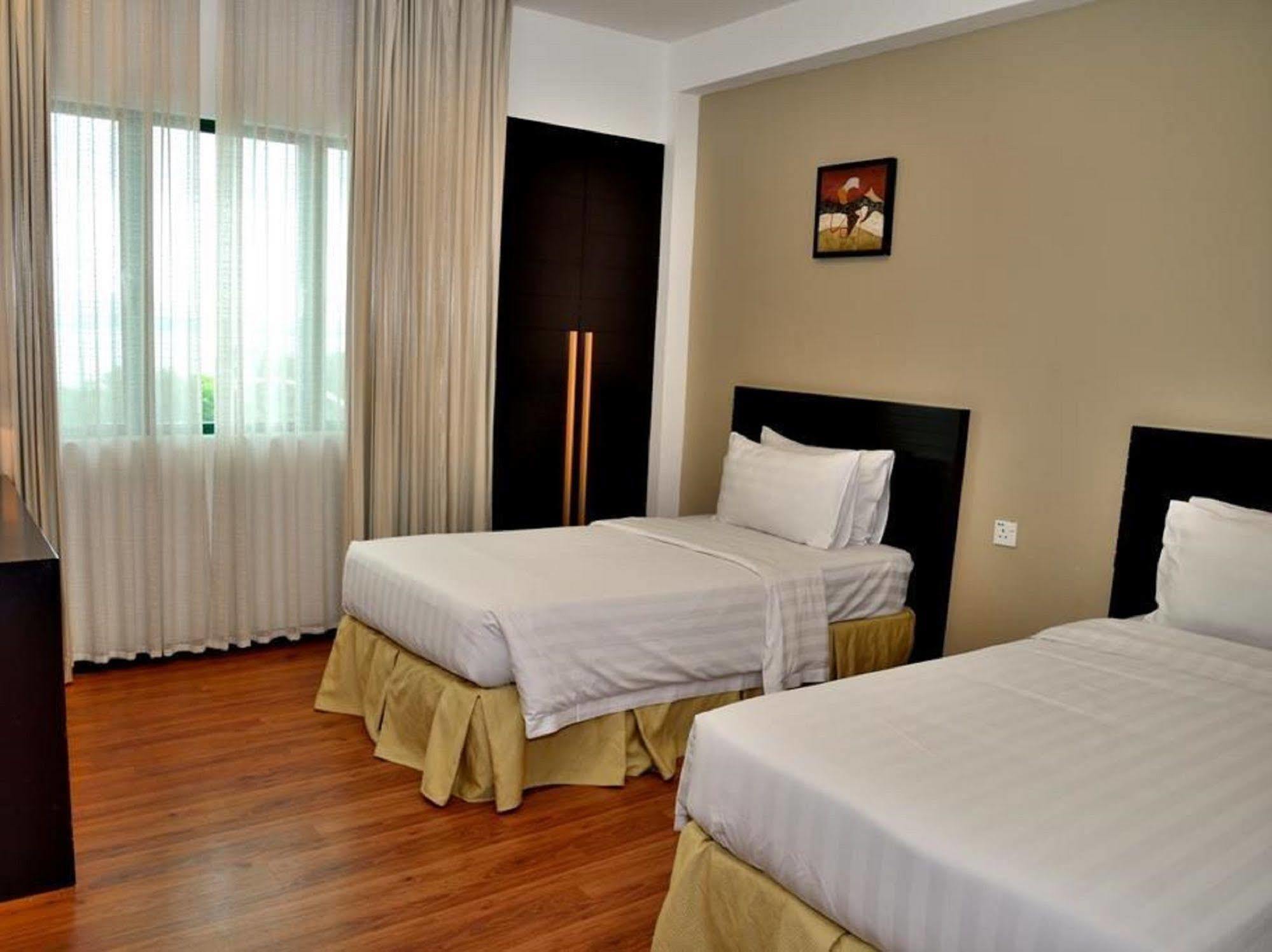 Likas Square Apartment Hotel Kota Kinabalu Kültér fotó