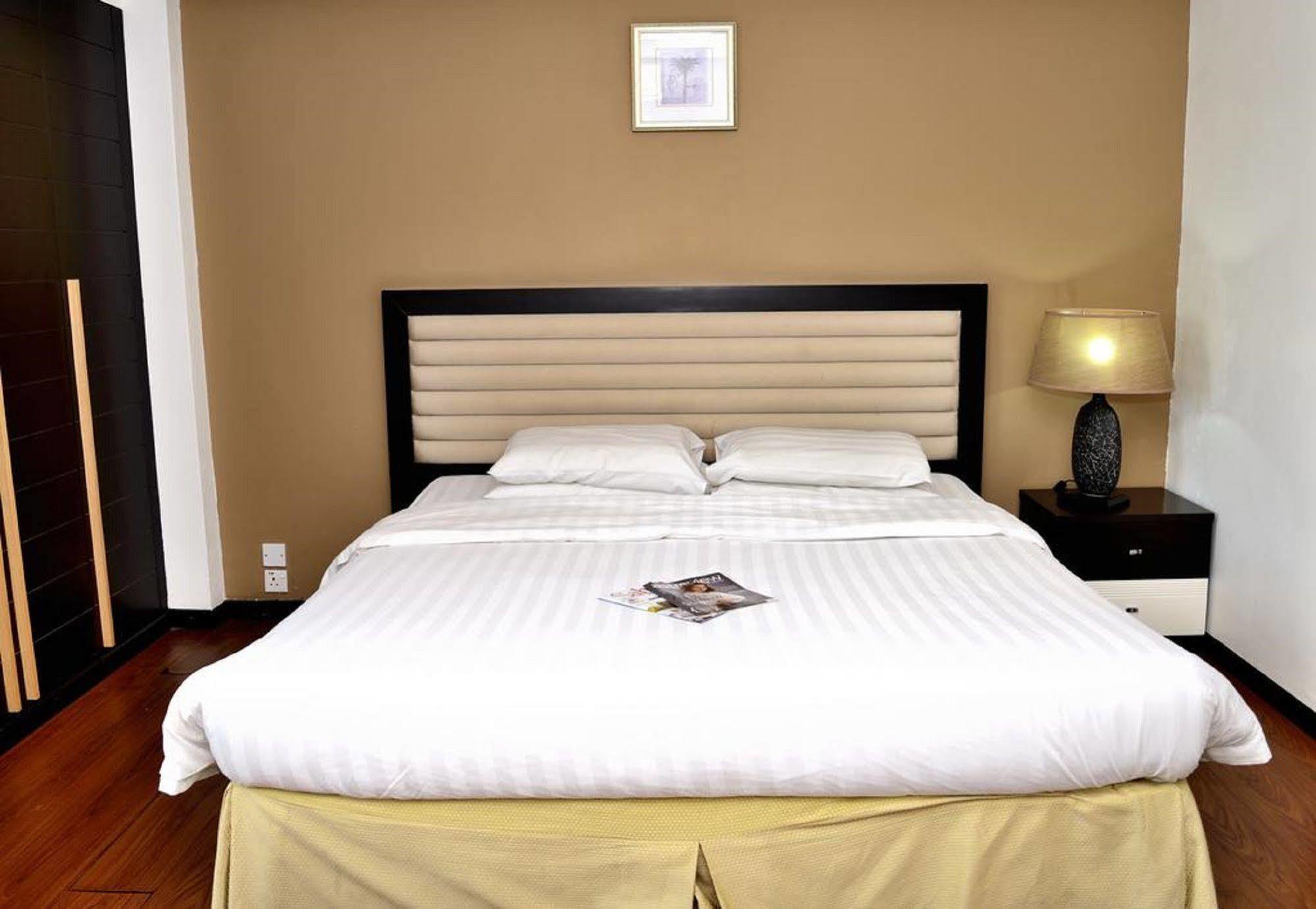 Likas Square Apartment Hotel Kota Kinabalu Kültér fotó
