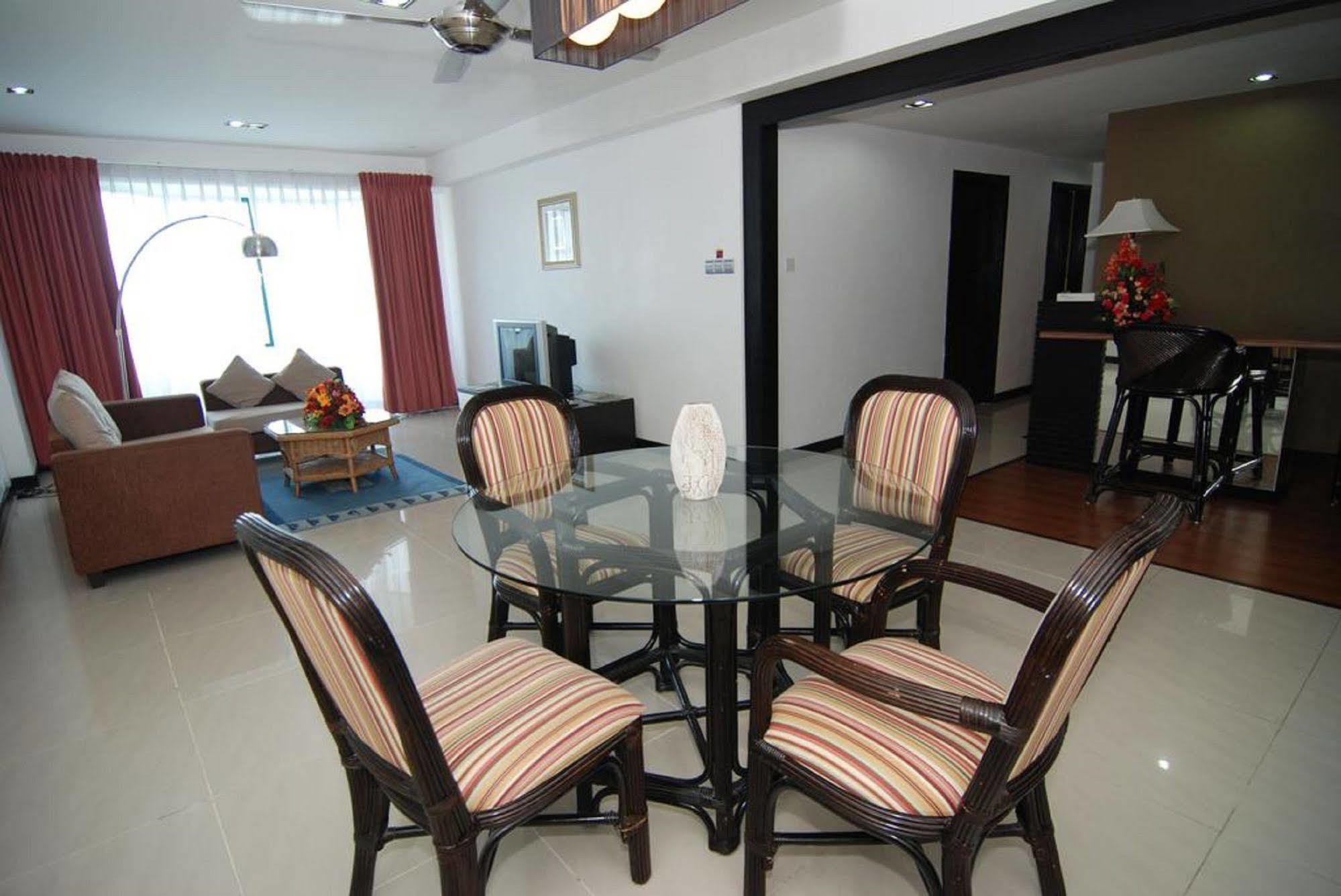 Likas Square Apartment Hotel Kota Kinabalu Kültér fotó