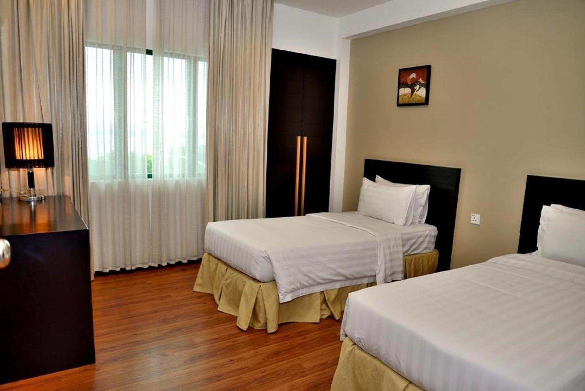 Likas Square Apartment Hotel Kota Kinabalu Kültér fotó